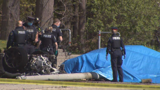 Two people dead after vehicle crashes into pole in Mississauga